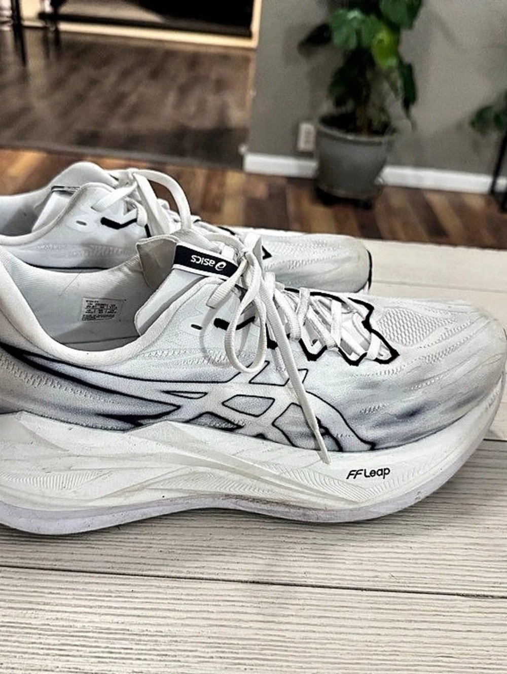 ASICS SuperBlast - Picture 2 of 4